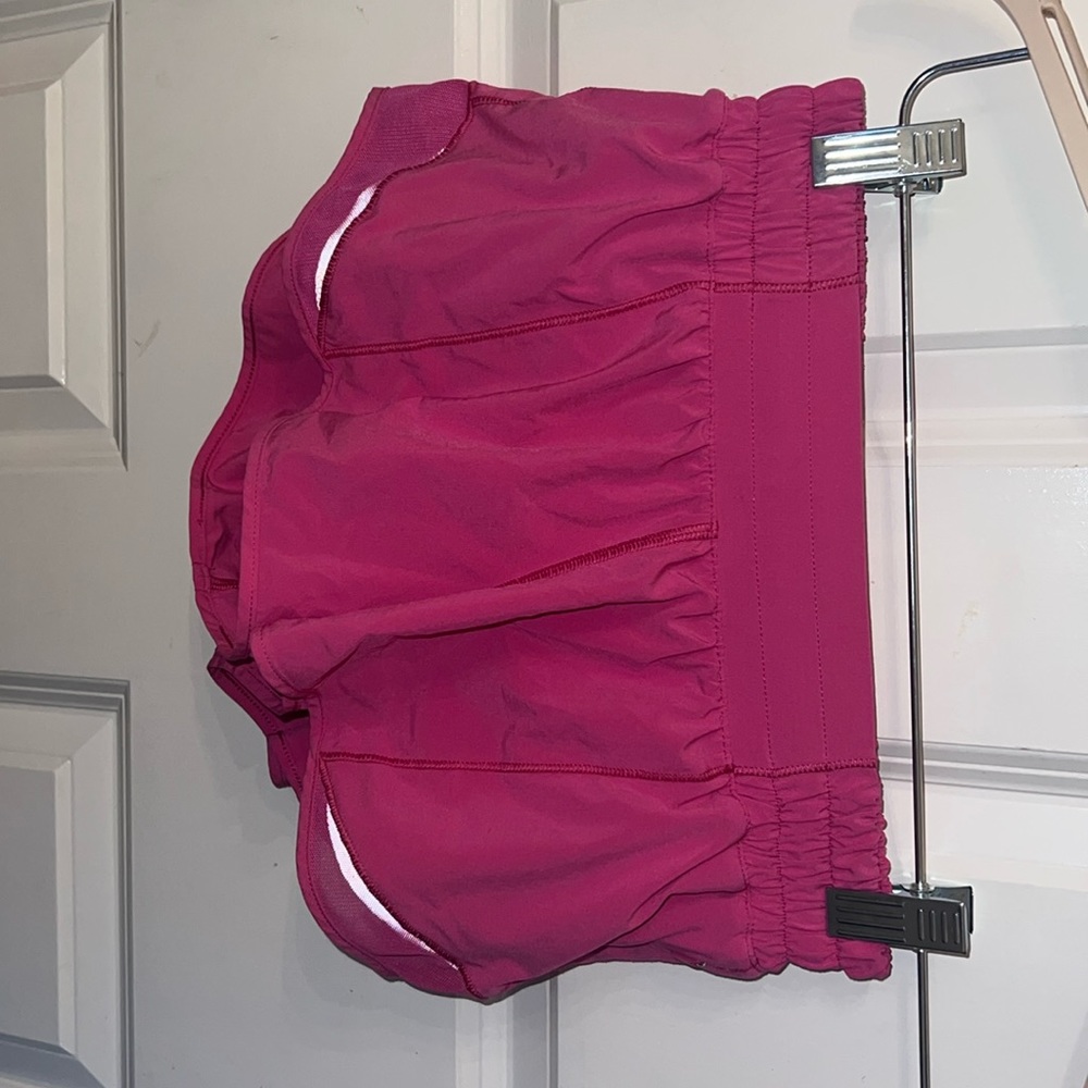2.5 Hotty hot shorts in sonic pink.